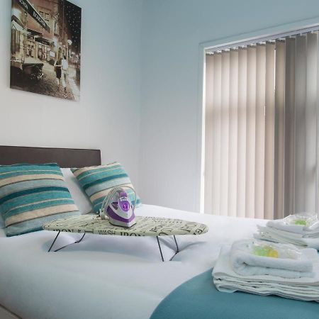 Townhouse @ West Avenue Crewe Bed & Breakfast Bagian luar foto