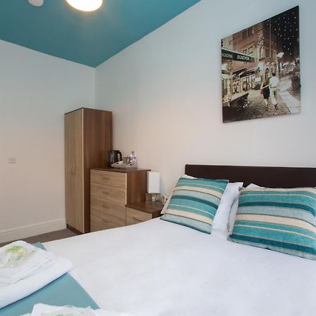 Townhouse @ West Avenue Crewe Bed & Breakfast Ruang foto