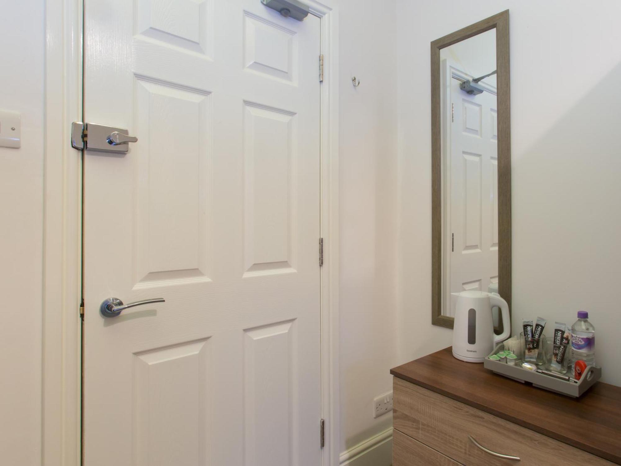 Townhouse @ West Avenue Crewe Bed & Breakfast Ruang foto