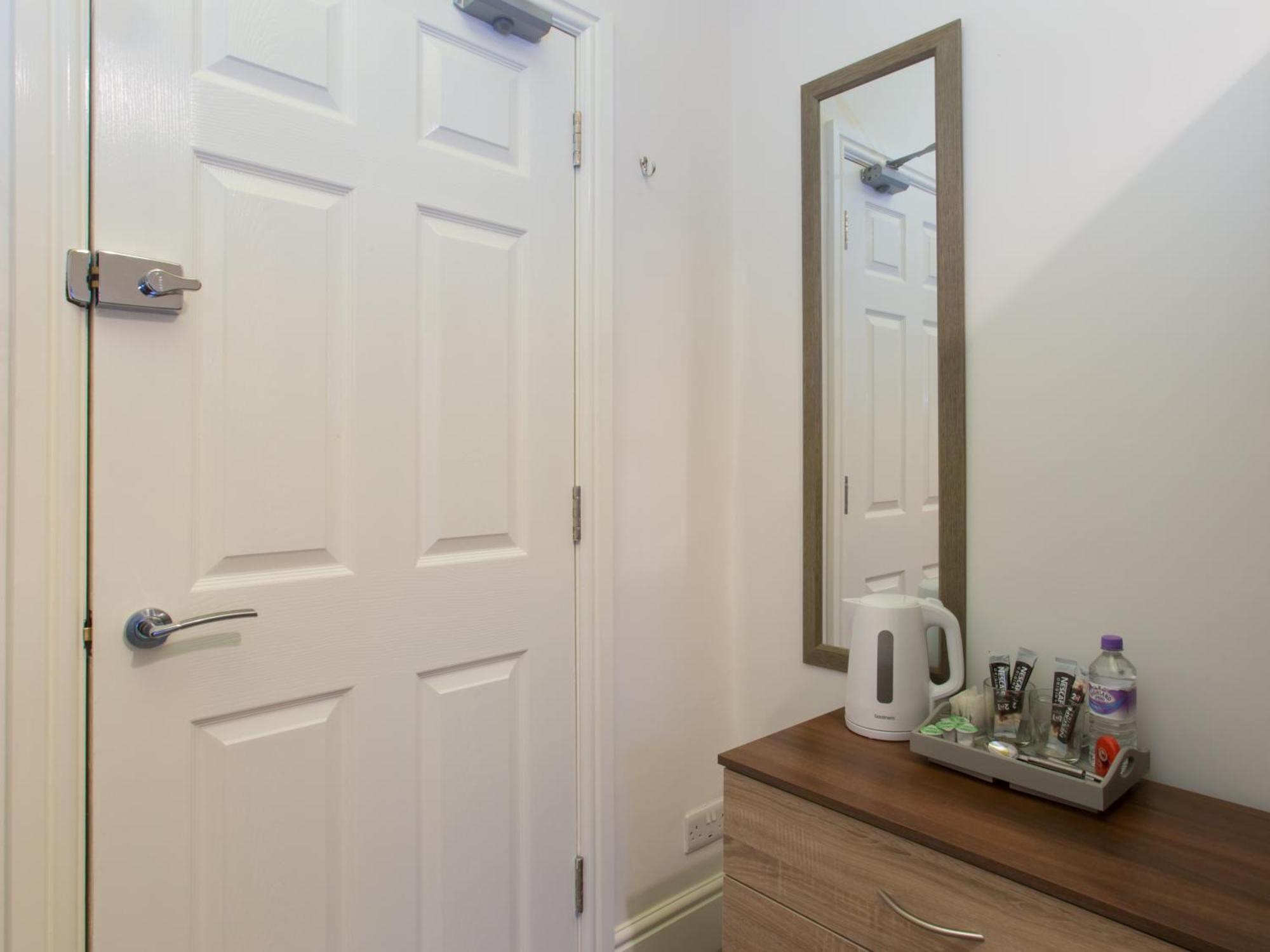 Townhouse @ West Avenue Crewe Bed & Breakfast Ruang foto
