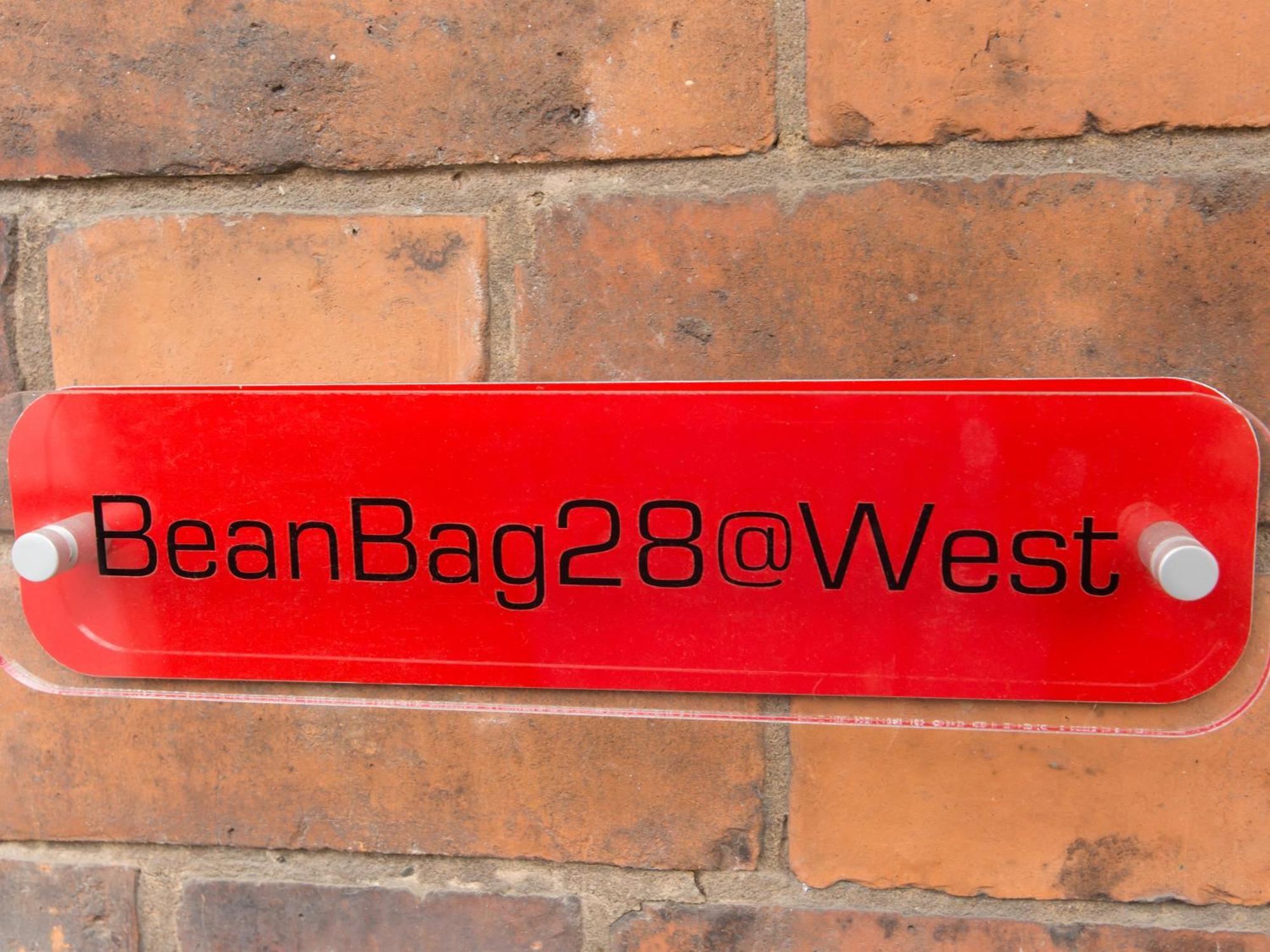 Townhouse @ West Avenue Crewe Bed & Breakfast Ruang foto
