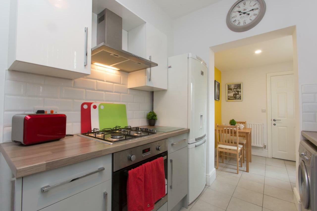 Townhouse @ West Avenue Crewe Bed & Breakfast Bagian luar foto